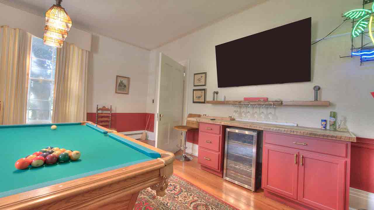 Mickle Knox library with pool table